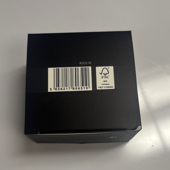 Rodial Glass Powder- Loose Blurring Powder - Picture 6 of 7